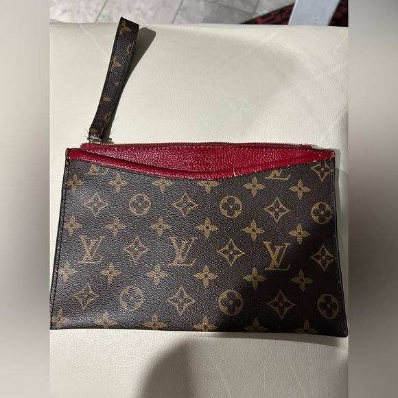 Super cute large wristlet